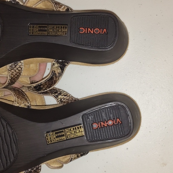 Vionic Sandal, Snake Print, Size 7 - Picture 8 of 12